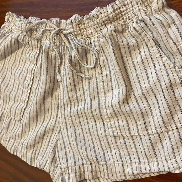 Time and Tru Linen blend High Waist Striped Shorts - Cream and Gray size Large - Picture 2 of 8